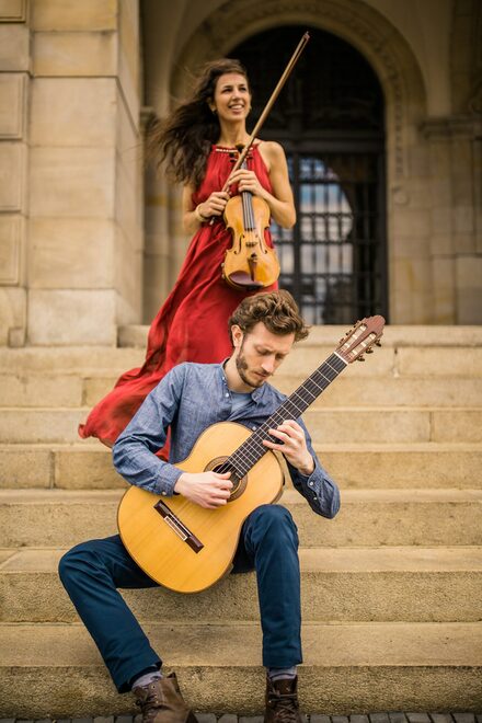 Das Duo Inconsueto lädt zu zu einer musikalischen Weltreise ein.