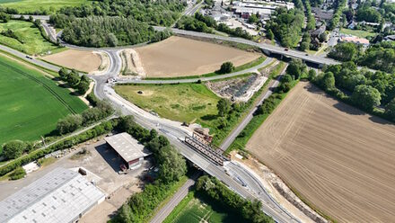 Luftbild der B6-Brücke.