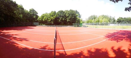 Tennisplatz am Salzgittersee.