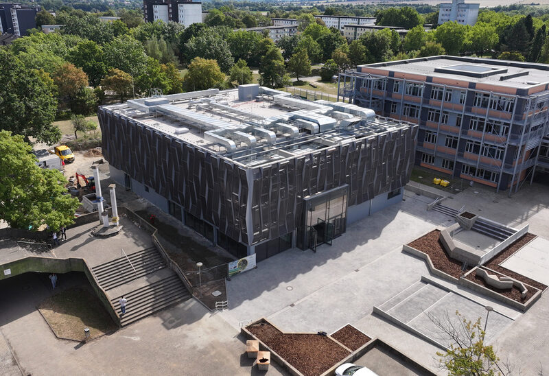 Die sanierte Aula im Fredenberg erstrahlt in neuem Glanz.
