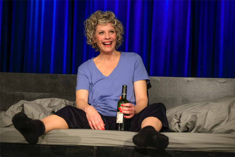 Was passiert nicht alles in einer verrückten schlaflosen Nacht? Marie, die Hauptfigur in Anna Schäfers neuem und fulminantem Solo, kennt das Problem.